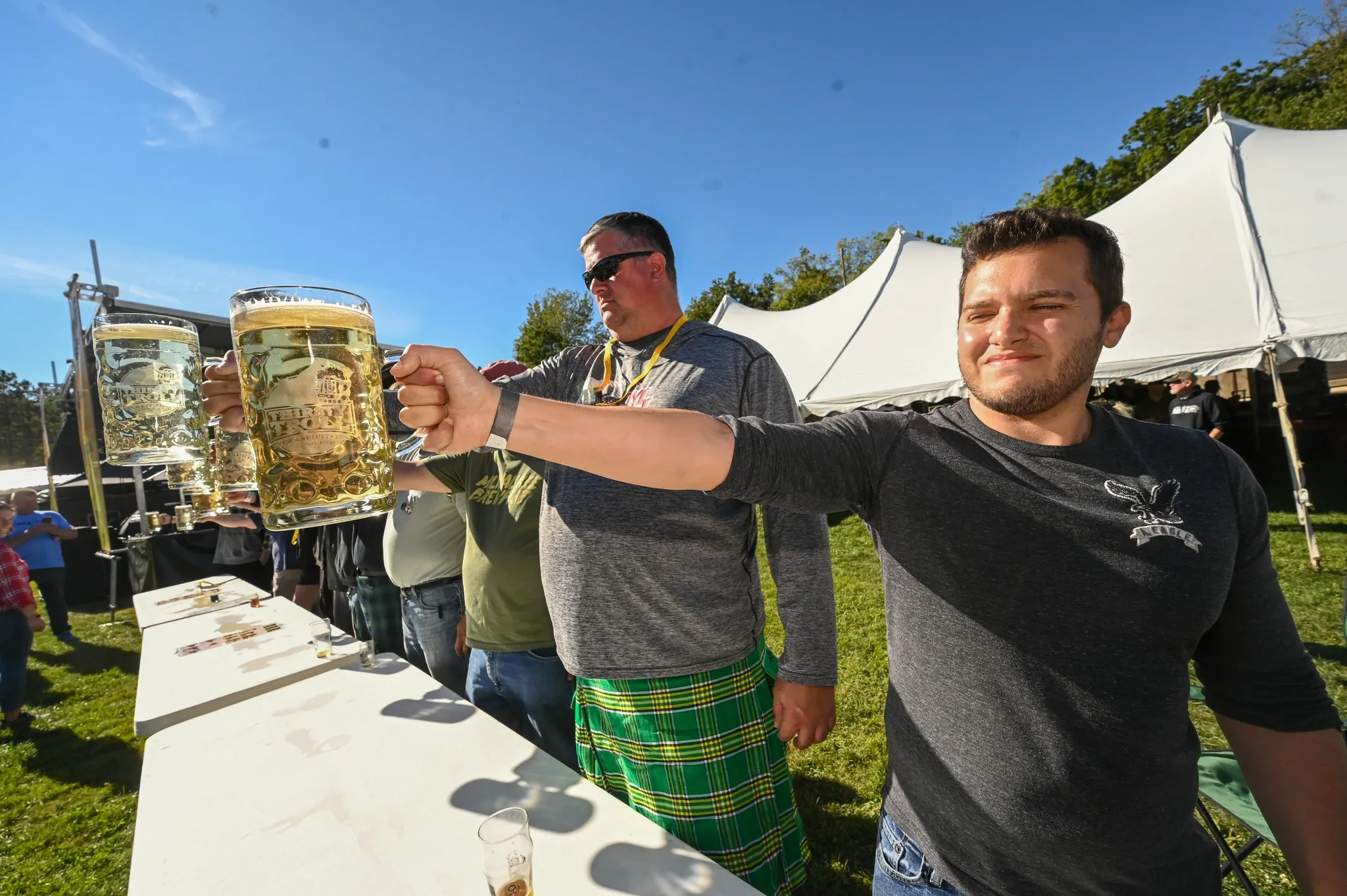Male steinholding competition